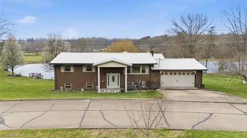 20 Mustang Acres, Parkersburg, WV, 26104-8039 | Card Image
