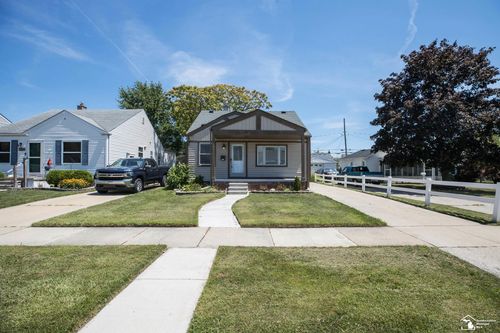 3867 17th St, Wyandotte, MI, 48192-6429 | Card Image