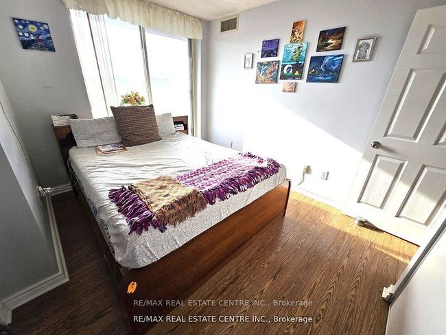 303 - 30 Malta Ave, Condo with 4 bedrooms, 2 bathrooms and 1 parking in Brampton ON | Image 8