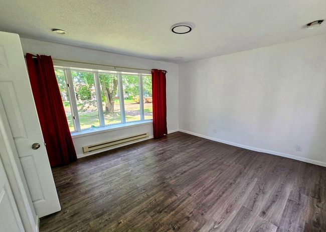 So much natural sunlight in this room | Image 21