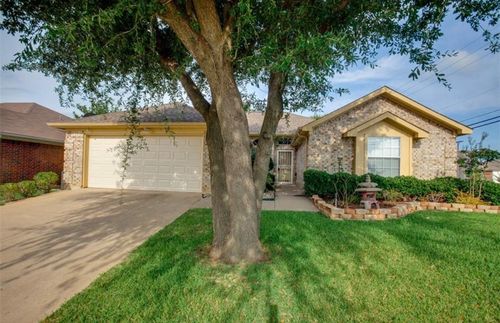 6200 Pierce Arrow Dr, Arlington, TX, 76001-7863 | Card Image