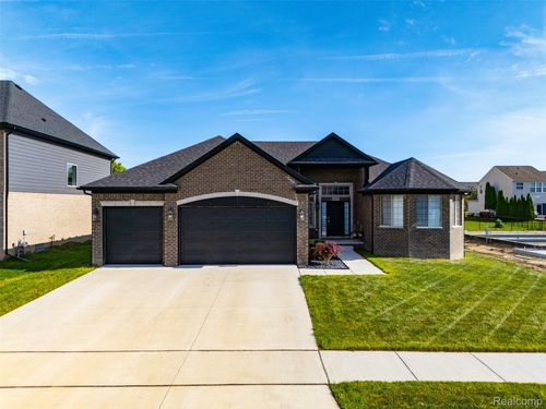 19077 Thompson Dr, Macomb, MI, 48042-6250 | Card Image