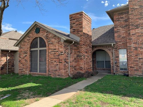 800 Custer St, Arlington, TX, 76014-2256 | Card Image
