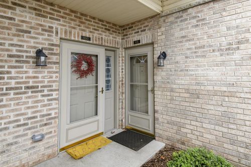 9245 S 54th Street, Franklin, WI, 53132 | Card Image