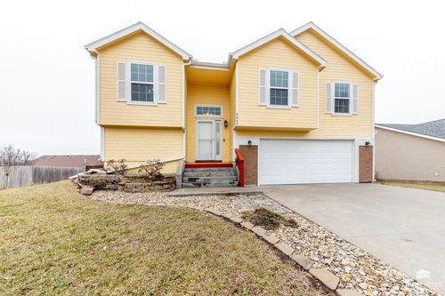 8862 Elderberry Run, Manhattan, KS, 66502-1405 | Card Image