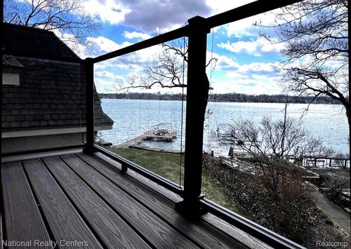 7001 Locklin Court, West Bloomfield Charter Township, MI, 48324 | Card Image