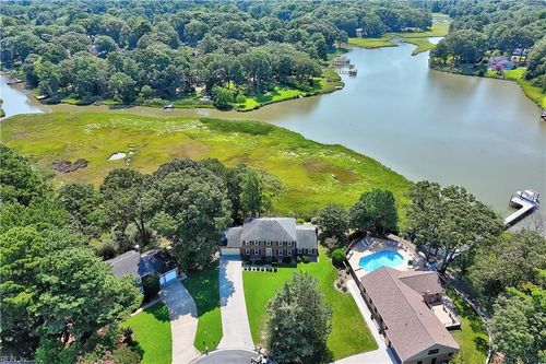 700 Suffolk Cir, Virginia Beach, VA, 23452-3828 | Card Image