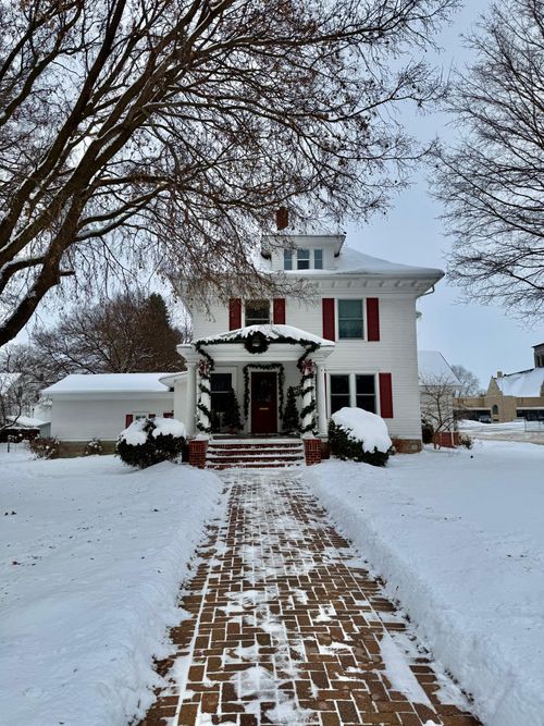 411 Albion Ave, Fairmont, MN, 56031-2107 | Card Image