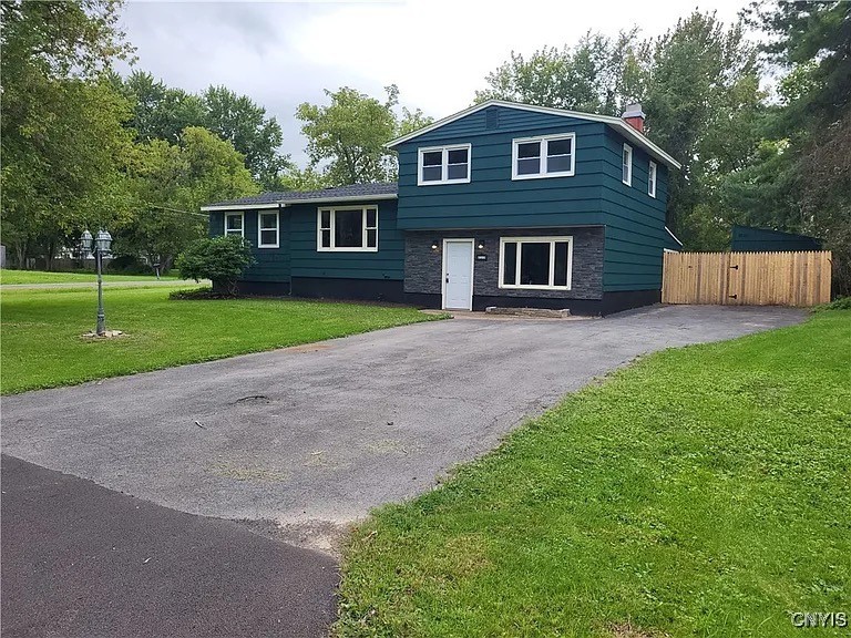 Reis Dr, Cicero, NY 13039