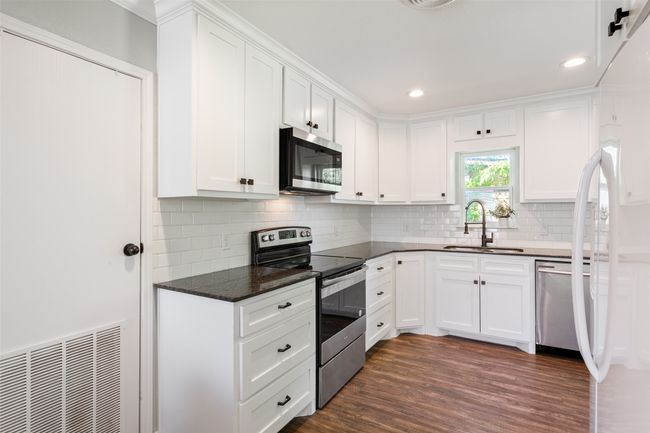 1307 W 6 Th St, House other with 4 bedrooms, 2 bathrooms and null parking in McGregor TX | Image 10