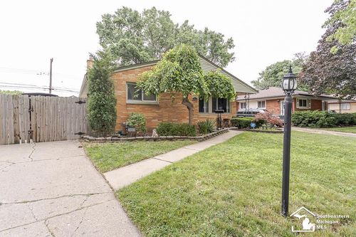 24609 Wood St, Saint Clair Shores, MI, 48080-4407 | Card Image