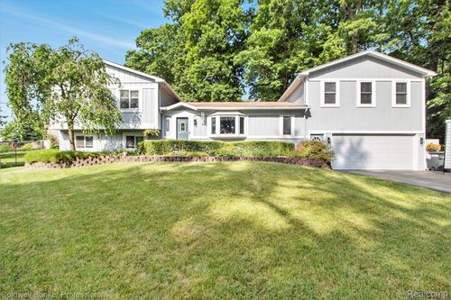 5885 Rockcroft Blvd, Clarkston, MI, 48346-3442 | Card Image