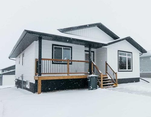 4812 55 Ave, Bentley, AB, T0C | Card Image