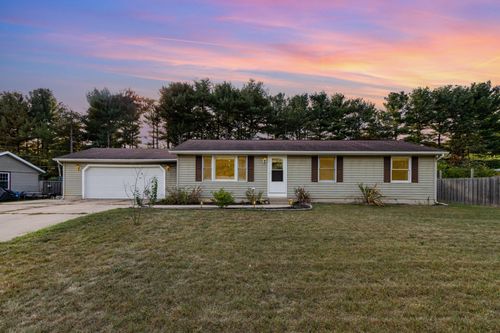 4289 E River Rd, Buchanan, MI, 49107-9182 | Card Image