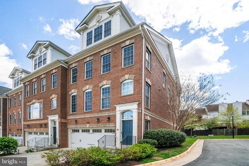 2082 Hutchison Grove Ct, FALLS CHURCH, VA, 22043-2585 | Card Image