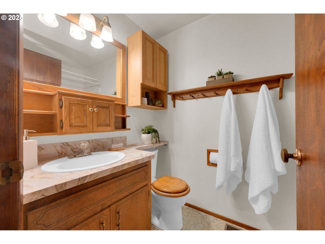 1770 W 28 Th Ave, House other with 3 bedrooms, 2 bathrooms and 2 parking in Eugene OR | Image 18