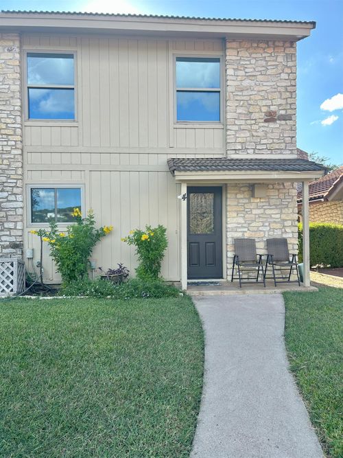 300 Lucy Ln, Horseshoe Bay, TX, 78657-6439 | Card Image
