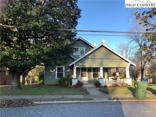 913 9th Ave Ne, Hickory, NC, 28601-4014 | Card Image
