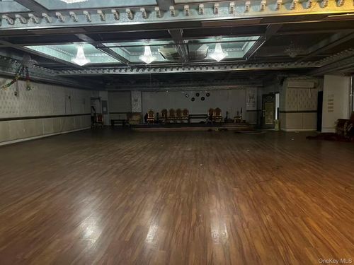 3337 Farrington St, Flushing, NY, 11354-2820 | Card Image