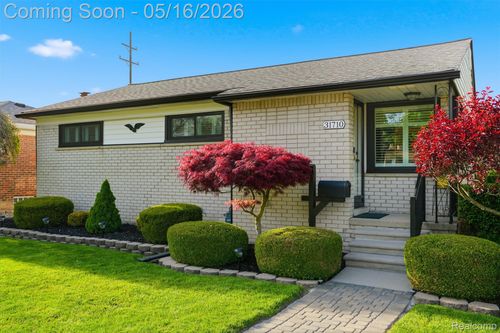 31710 Maplewood St, Garden City, MI, 48135-1716 | Card Image