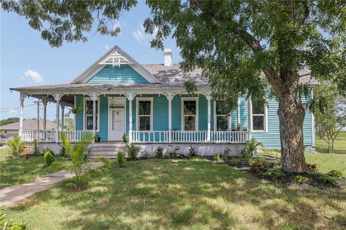 610 W Davis St, Hearne, TX, 77859-2831 | Card Image