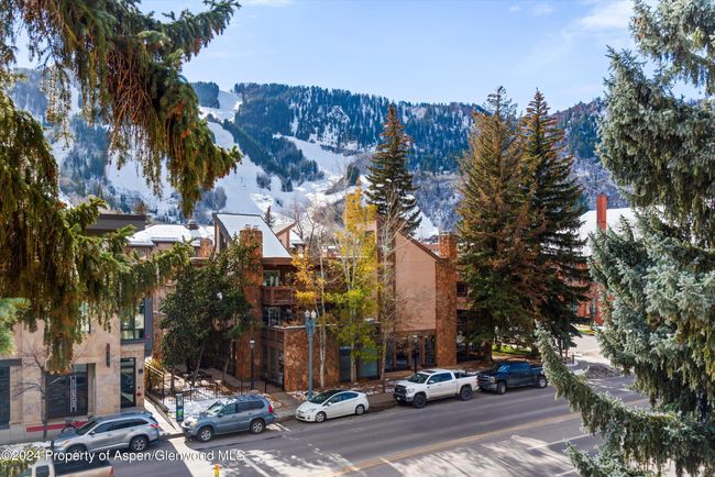 APT-406 - 600 E Main St, Condo with 2 bedrooms, 2 bathrooms and 1 parking in Aspen CO | Image 4