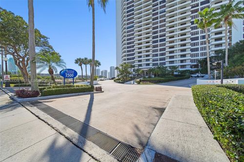 812-2500 Parkview Dr, Hallandale Beach, FL, 33009-2807 | Card Image