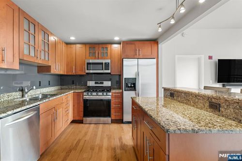 1025 Maxwell Ln, Hoboken, NJ, 07030-6823 | Card Image