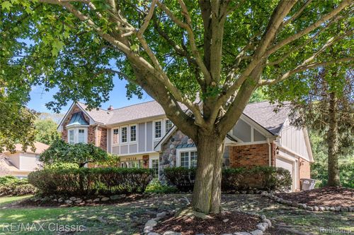 20540 Woodcreek Blvd, Northville, MI, 48167-2910 | Card Image