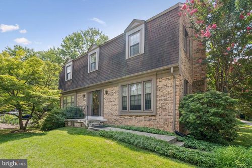 2708 Shawn Leigh Dr, VIENNA, VA, 22181-6136 | Card Image