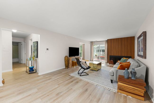 APT-2-2 - 2051 Creekside Dr, Condo with 1 bedrooms, 1 bathrooms and 1 parking in Wheaton IL | Image 4