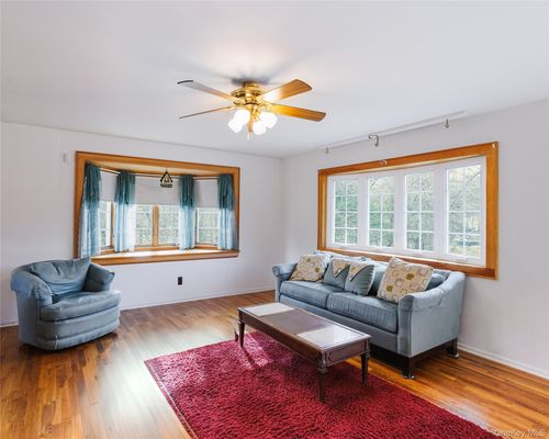 5 Junard Blvd, Port Jefferson Station, NY, 11776-2013 | Card Image