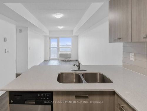 910-220 Cannon St E, Hamilton, ON, L8L2B1 | Card Image