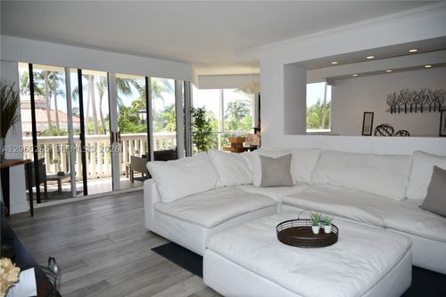 303-1000 E Island Blvd, Aventura, FL, 33160-5607 | Card Image