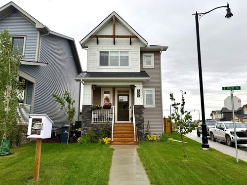 1501 3 St Se, High River, AB, T1V0L1 | Card Image