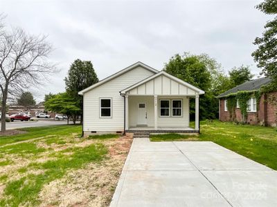 712 N Washington Street, House other with 3 bedrooms, 2 bathrooms and null parking in Shelby NC | Image 1