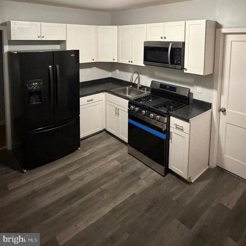 5 Samuel St, Trenton, NJ, 08610-5913 | Card Image