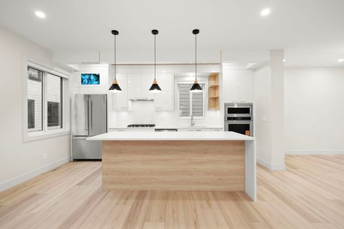 4-3881 Hurst St, Burnaby, BC, V5J1M4 | Card Image