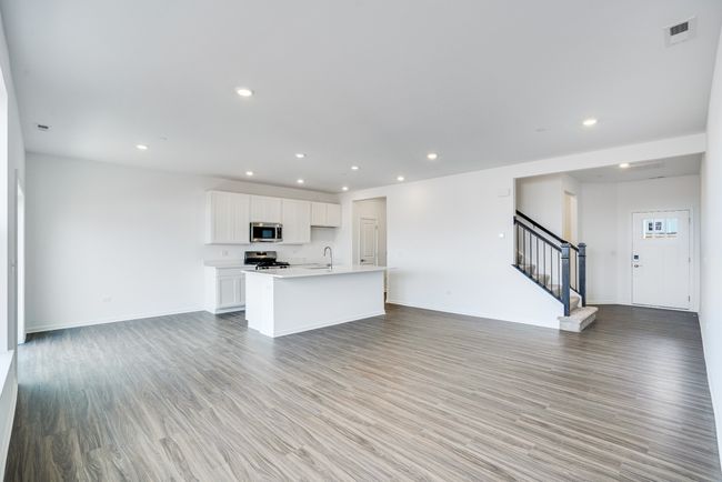 464 Carpathian Dr, Townhouse with 3 bedrooms, 3 bathrooms and 2 parking in Crystal Lake IL | Image 5