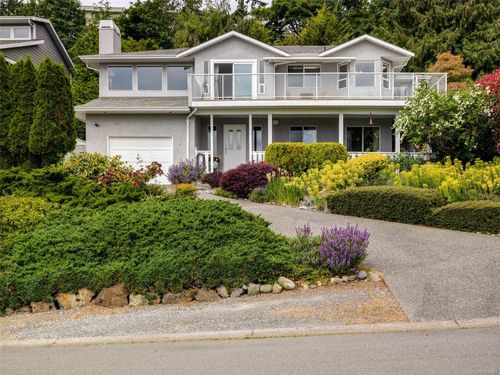 664 Orca Pl, Victoria, BC, V9C3V1 | Card Image