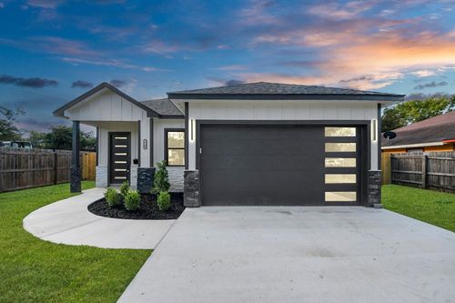 2720 Cos St, Liberty, TX, 77575-5104 | Card Image