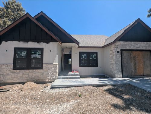 736 Villa Grove Ave, Big Bear Lake, CA, 92315-9714 | Card Image
