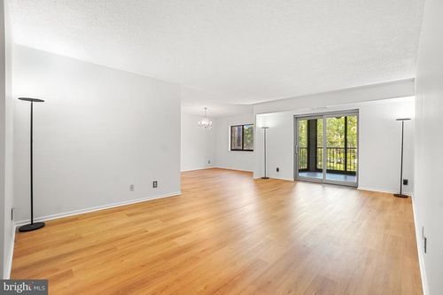 315-5902 Mount Eagle Dr, ALEXANDRIA, VA, 22303-2515 | Card Image