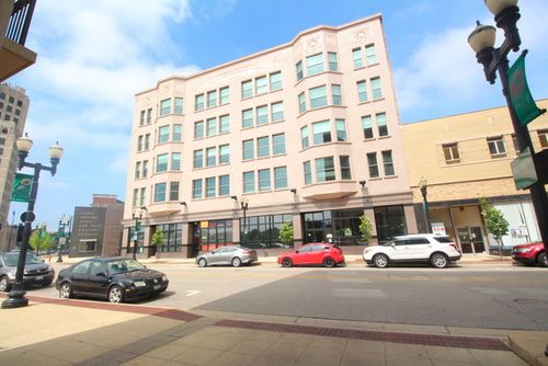 302-25 Grove Ave, Elgin, IL, 60120-6400 | Card Image