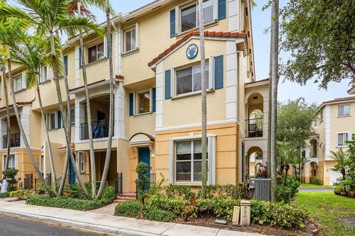 2897 S Greenleaf Cir, Boynton Beach, FL, 33426-8661 | Card Image