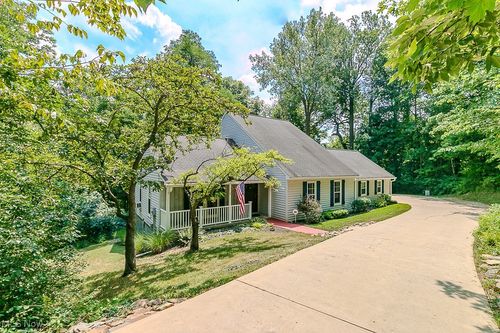 6423 Auburn Rd, Concord Township, OH, 44077-5950 | Card Image