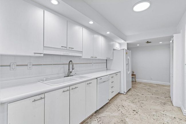 APT-304 - 2917 S Ocean Blvd, Condo with 2 bedrooms, 2 bathrooms and null parking in Highland Beach FL | Image 12