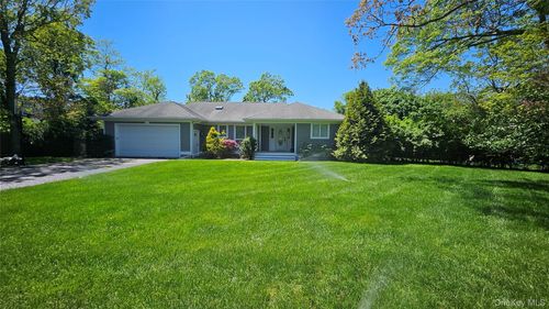 11 John St, Southampton, NY, 11968-3415 | Card Image