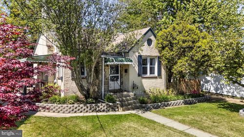 225 Folsom Ave, FOLSOM, PA, 19033-1608 | Card Image