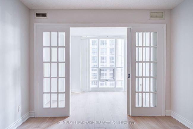 3406 - 763 Bay St, Condo with 2 bedrooms, 1 bathrooms and 1 parking in Toronto ON | Image 21